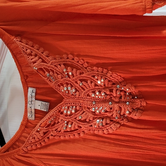 Top - Picture 2 of 2